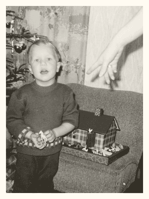 Digitale Retusche: Im neuen Abzug ist der störende Arm aus dem Bild verschwunden. Motiv: "Heiligabend 1966 - Ein stolzer Hausbesitzer".